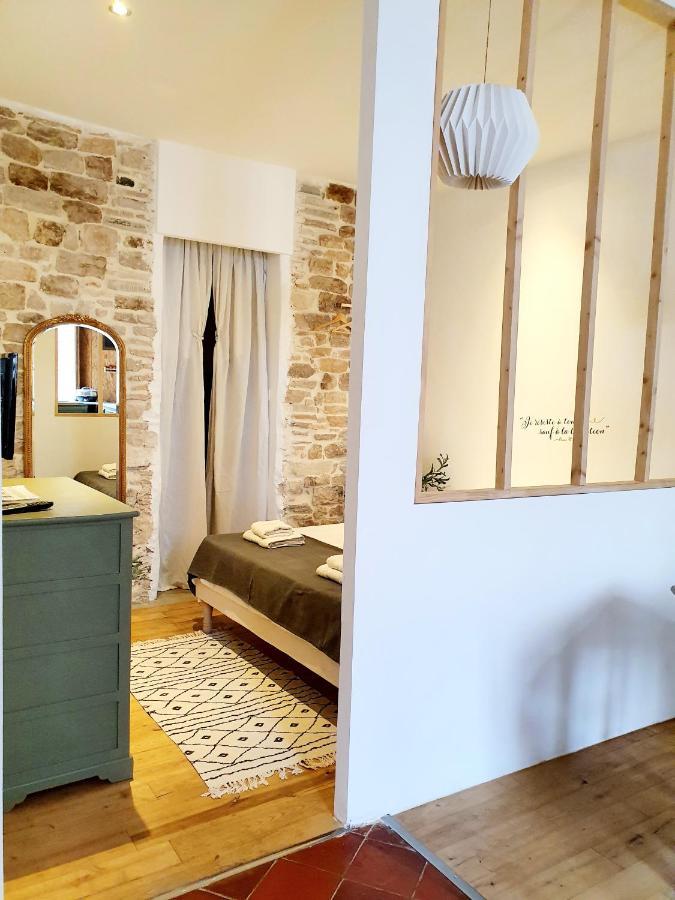 Palmiers Et Crocos Du Vieux Nimes Apartment ภายนอก รูปภาพ